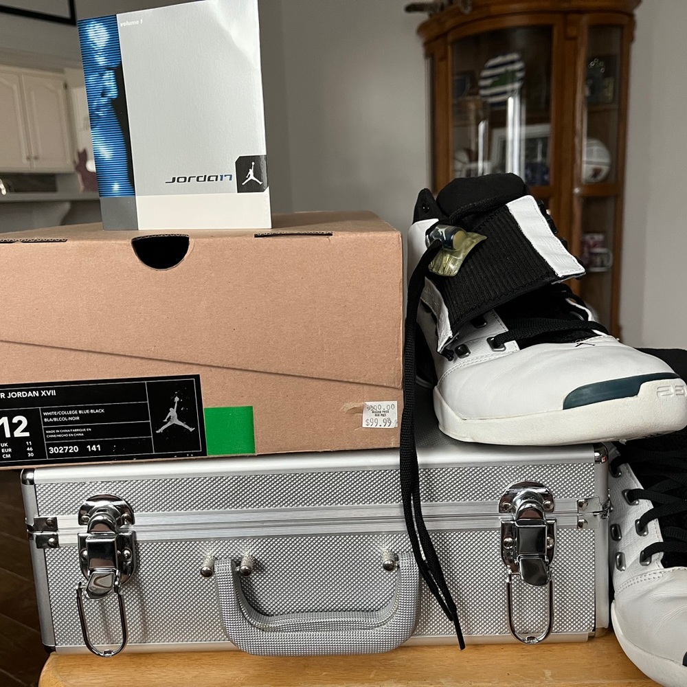 Original Jordan 17.  Includes briefcase, CD, shroud, toggles